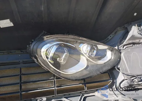 2016 Porsche Cayenne z USA, uszkodzony, nr VIN WP1AA2A21GKA15990